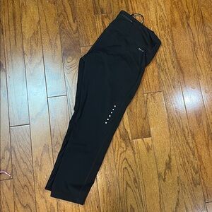 Medium Nike Cropped Leggings